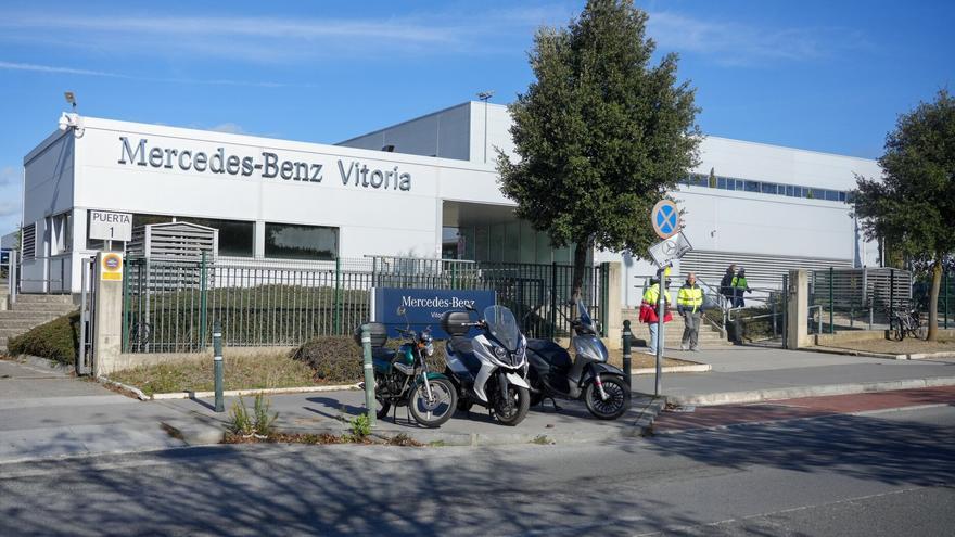 Mercedes Vitoria mantiene la previsión de recuperar el tercer turno a partir de septiembre