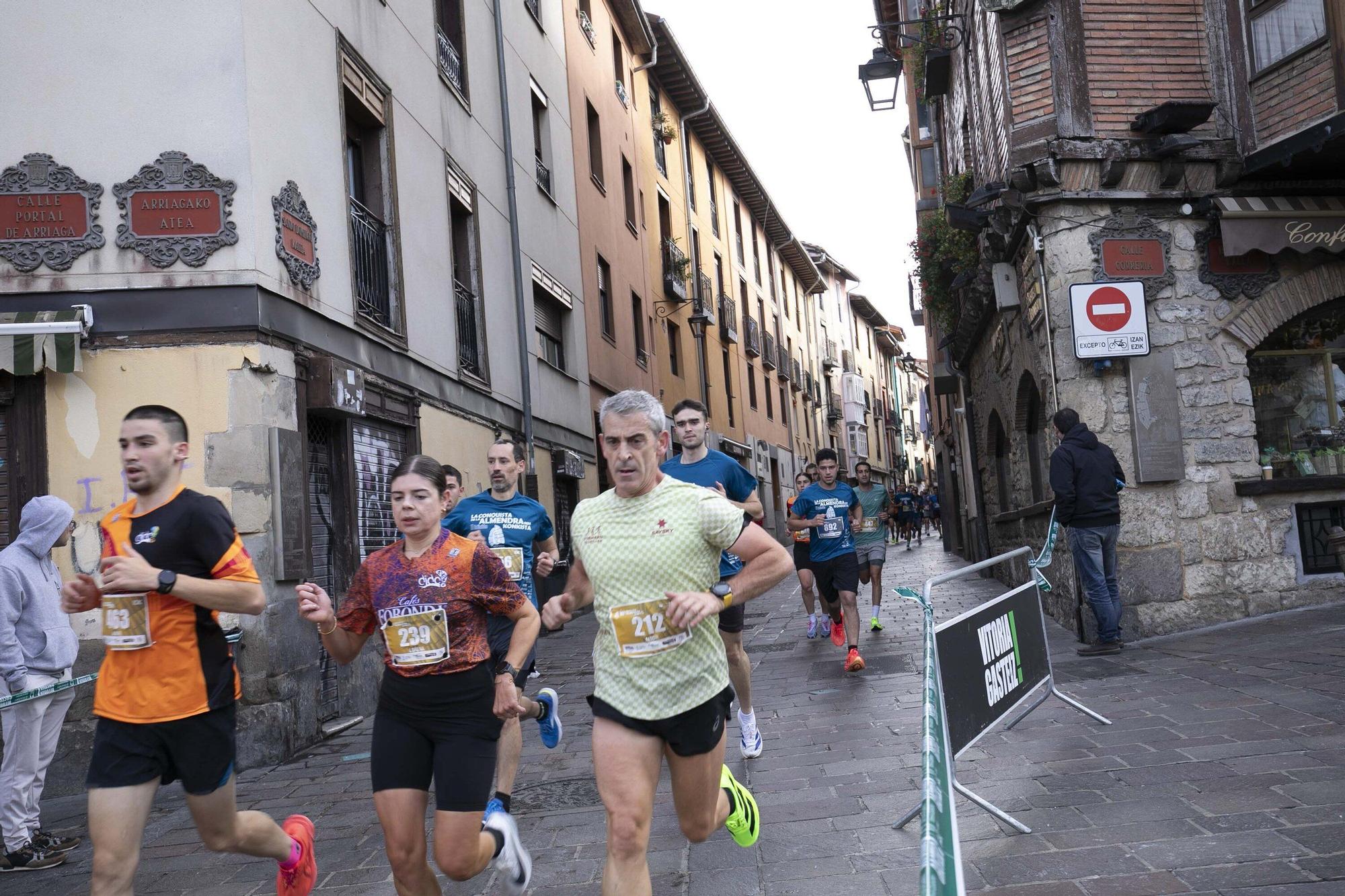 En imágenes: Miles de personas participan en La Conquista de la Almendra