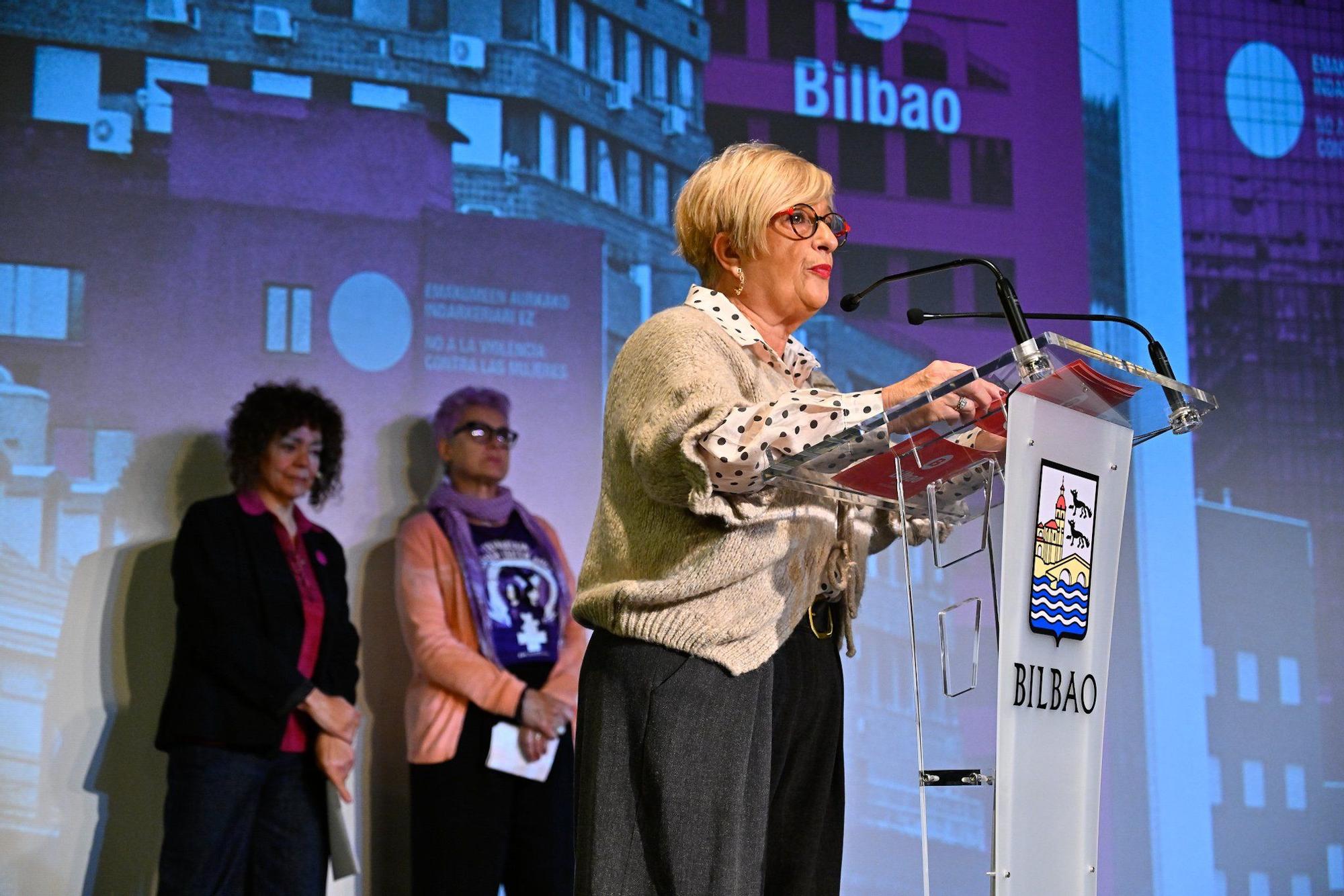 En imágenes: El Ayuntamiento de Bilbao conmemora el 25N con un acto simbólico en el Teatro Campos Elíseos