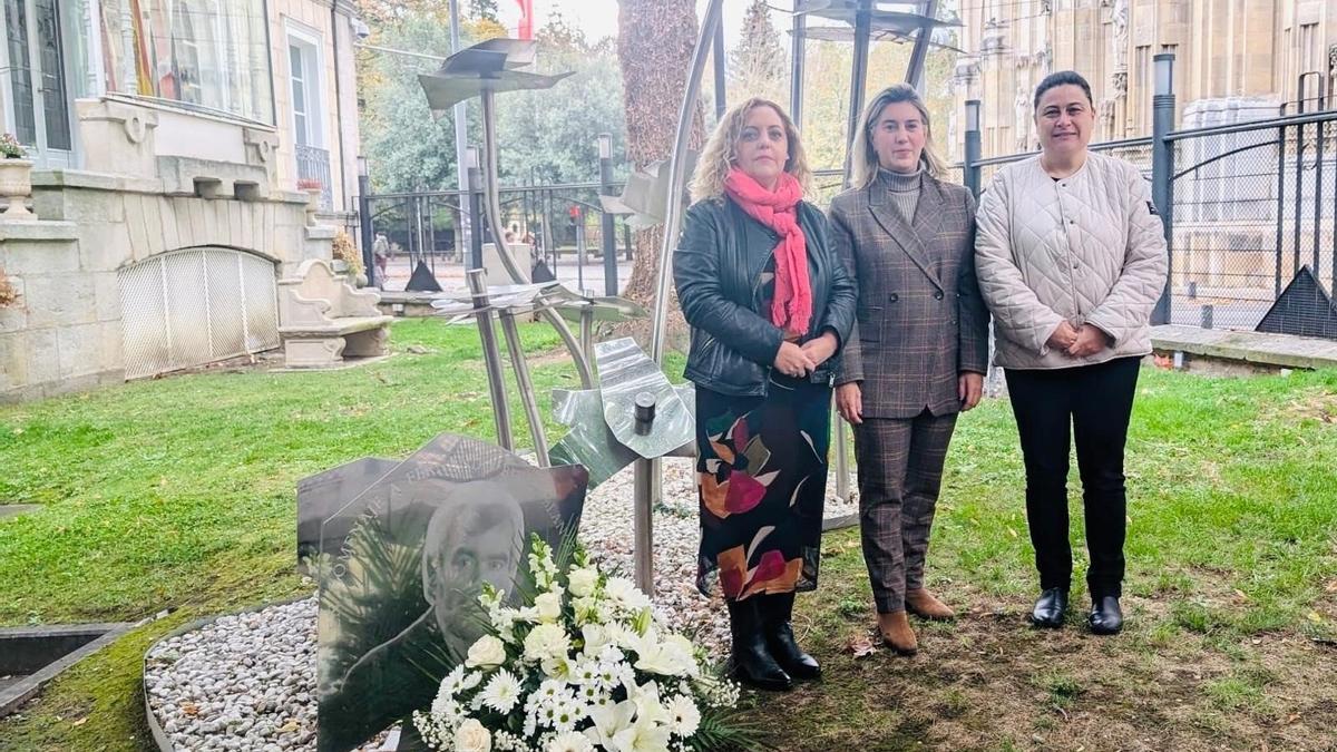 Ofrenda floral de las Juntas Generales de Álava por el &#039;Día de la Memoria&#039;