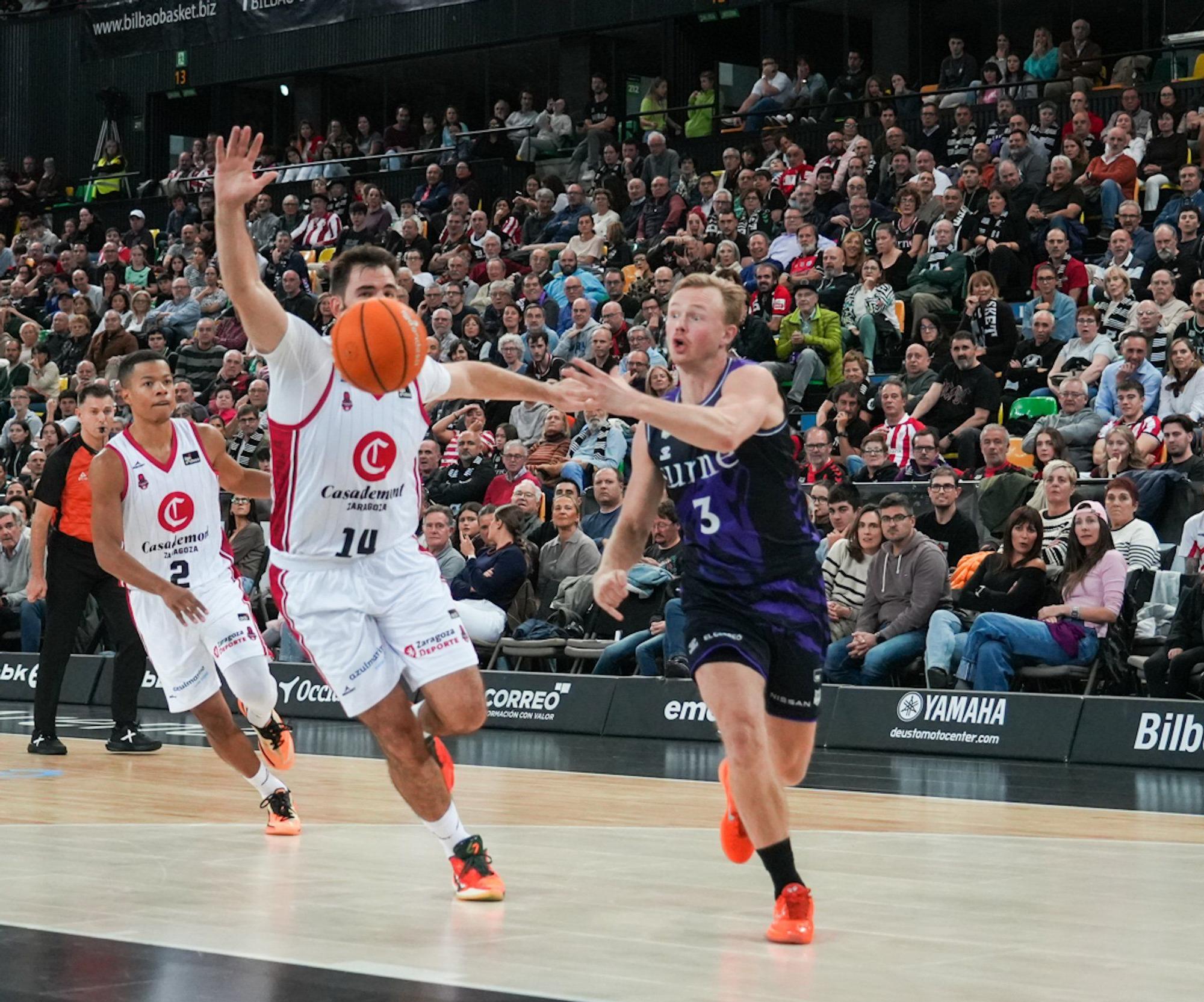 En imágenes: el Surne Bilbao Basket arrolla sin piedad al Zaragoza