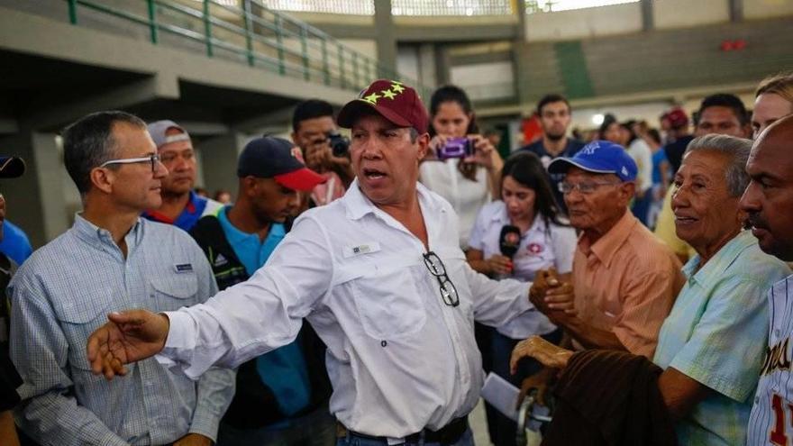 Henri Falcon ejerce su derecho a voto.