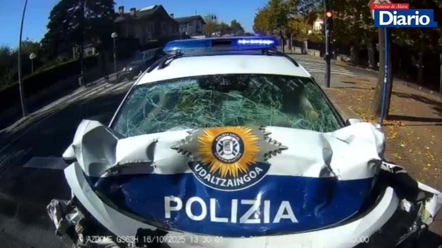 VÍDEO: Así ha sido el accidente en el que un coche de la Policía Local se ha estampado con un autobús
