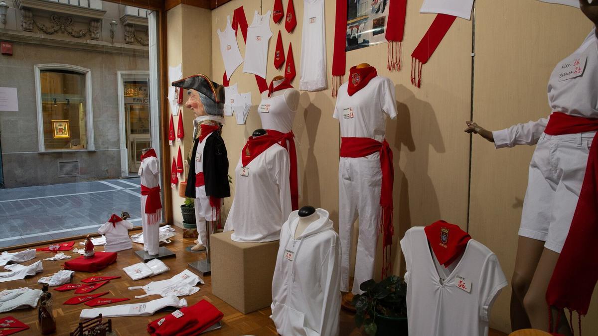 En Numancia ya tienen todo listo para que la clientela compre la vestimenta de San Femín.