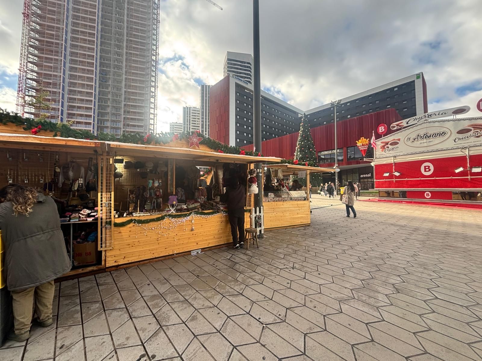 Bilbao estrena un mercado navideño de artesanía con opciones para todos los gustos