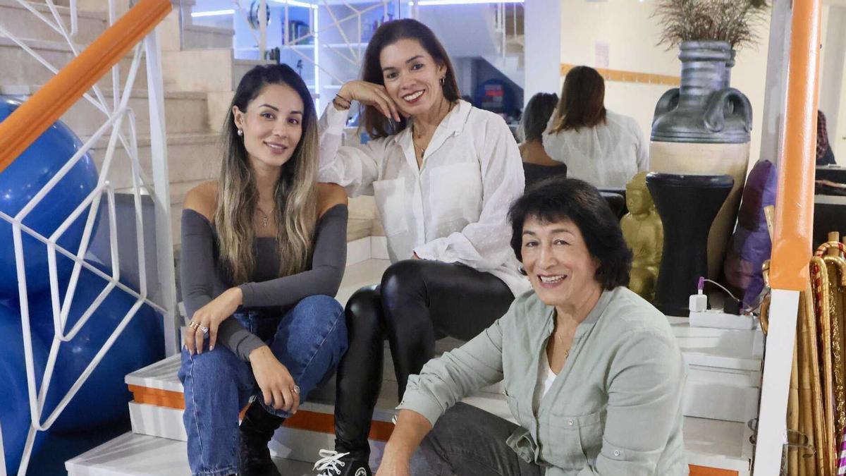 Laura Parra, Gisela Rueda Rosas y Clara Rosas en la sede actual del estudio de danza, en el Edificio Ópera.