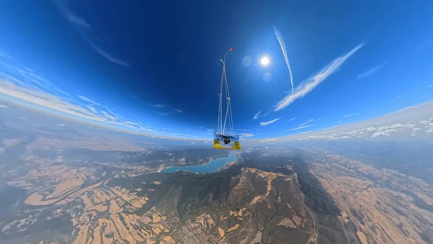 Alumnado de Navarra lanza un globo estratosférico para analizar los efectos del eclipse