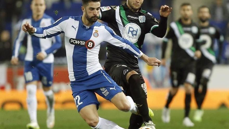 El Espanyol hunde al Córdoba y coge aire para la Copa