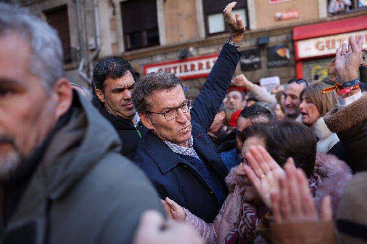 Imágenes de la concentración contra la moción de censura en Iruñea