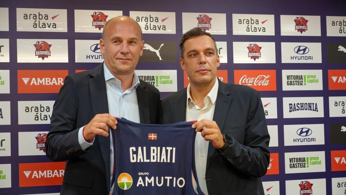 Félix Fernández, junto a Paolo Galbiati durante su presentación.
