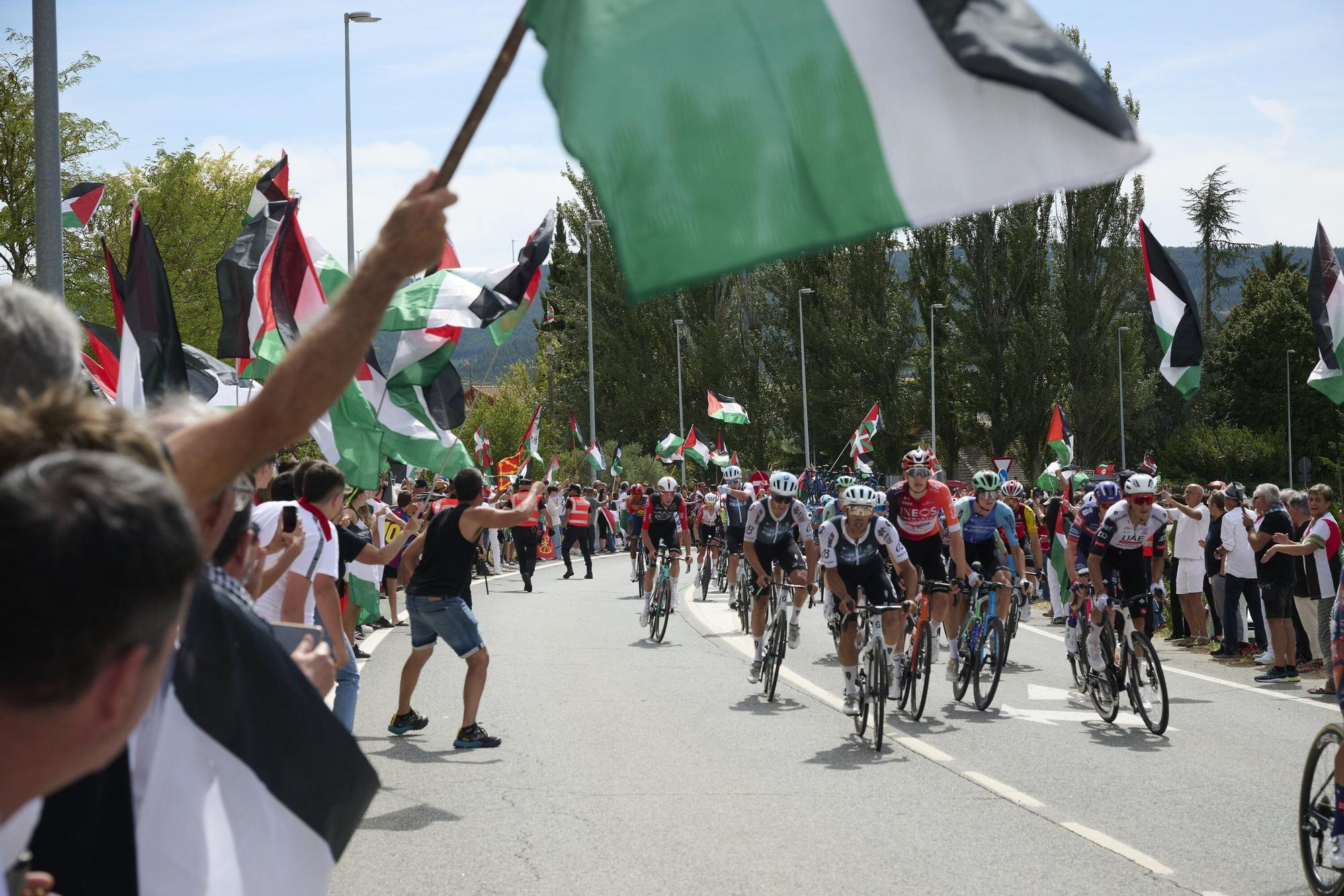 Fotos de la etapa navarra de La Vuelta 25 entre Sendaviva y Larra - Belagua