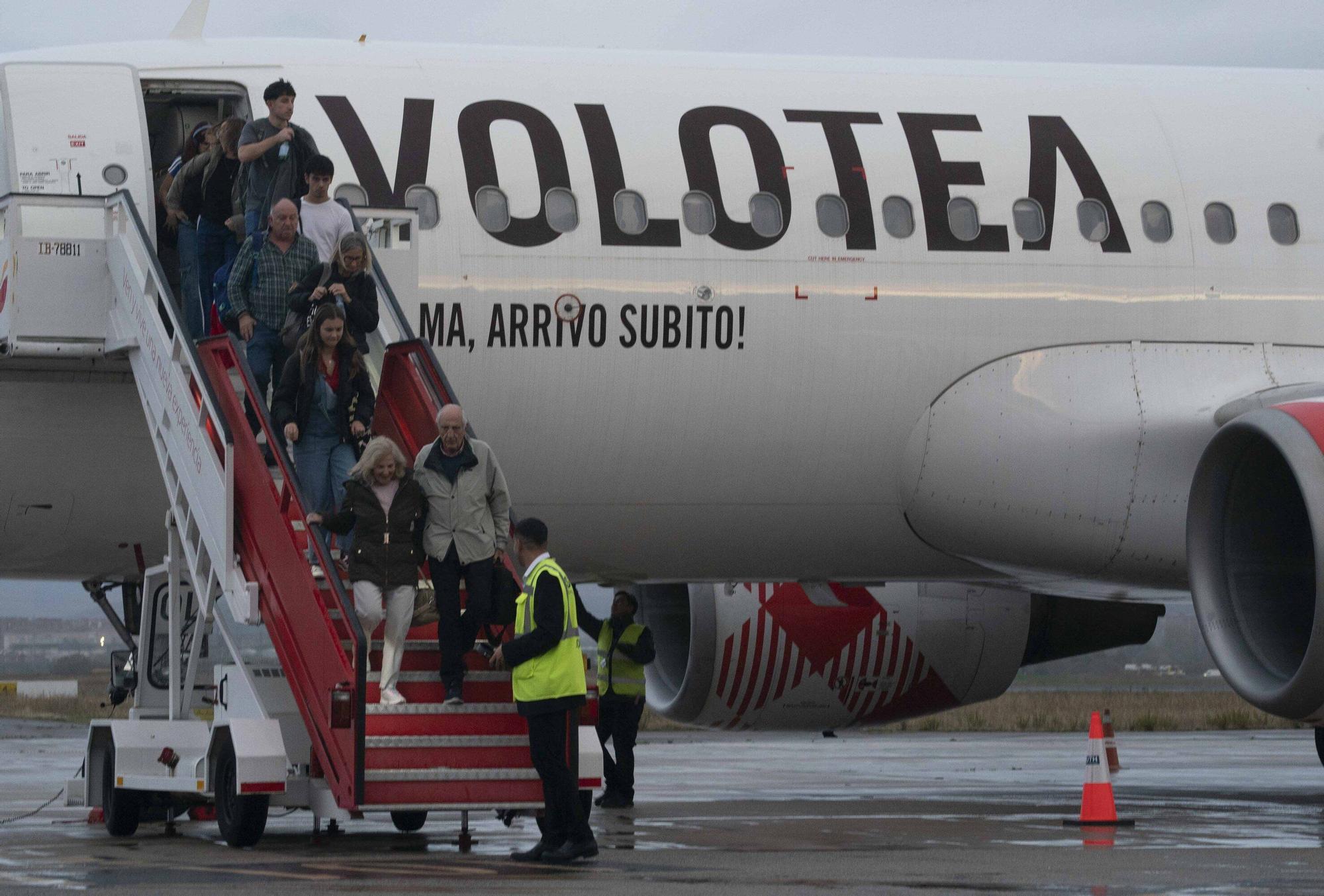 En imágenes: Foronda estrena los vuelos regulares a Barcelona y Madrid