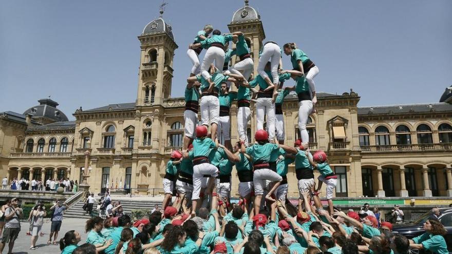 El castell que se ha levantado en Alderdi Eder.