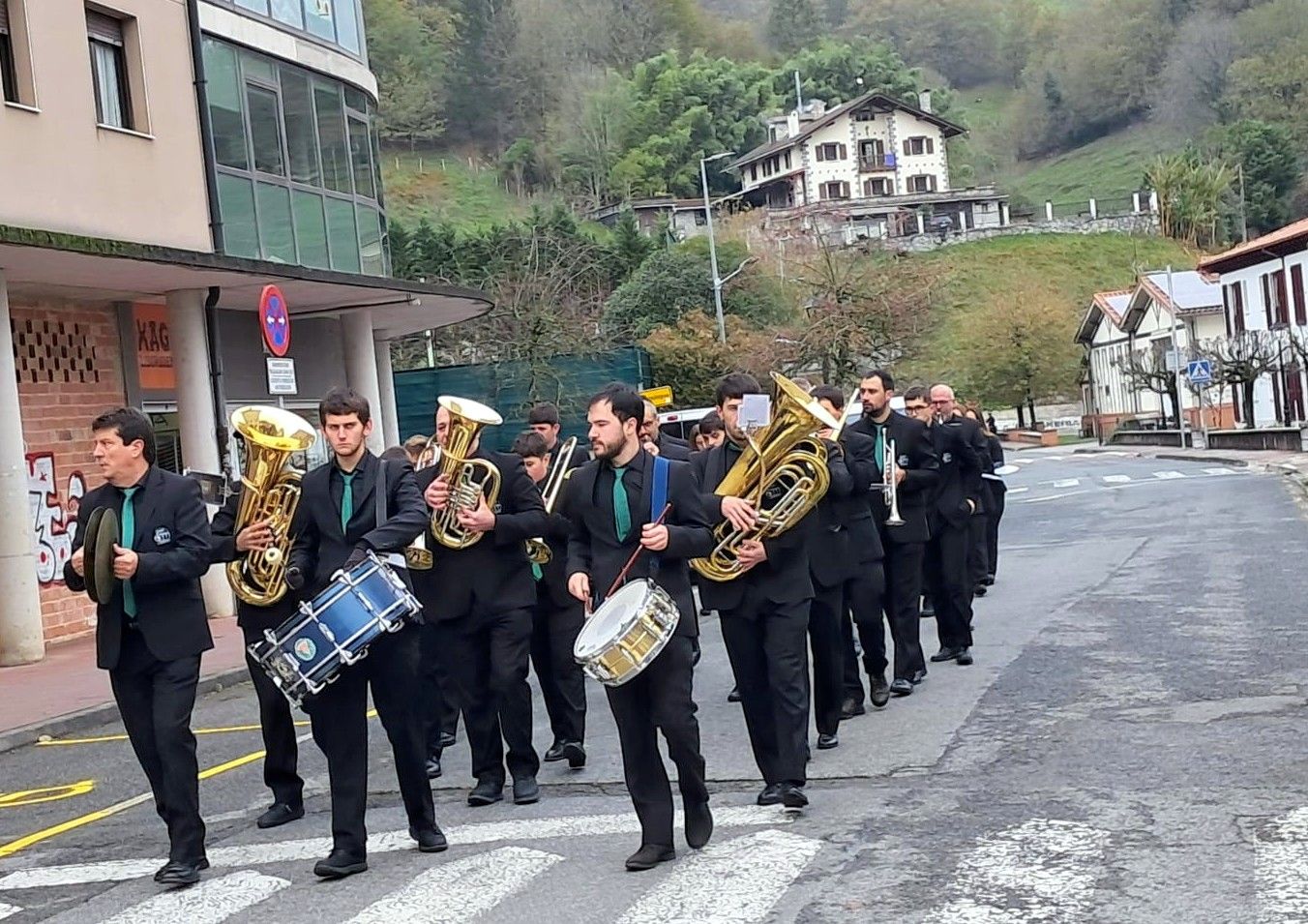 Las calles se llenan de música por santa Cecilia en Baztan-Bidasoa