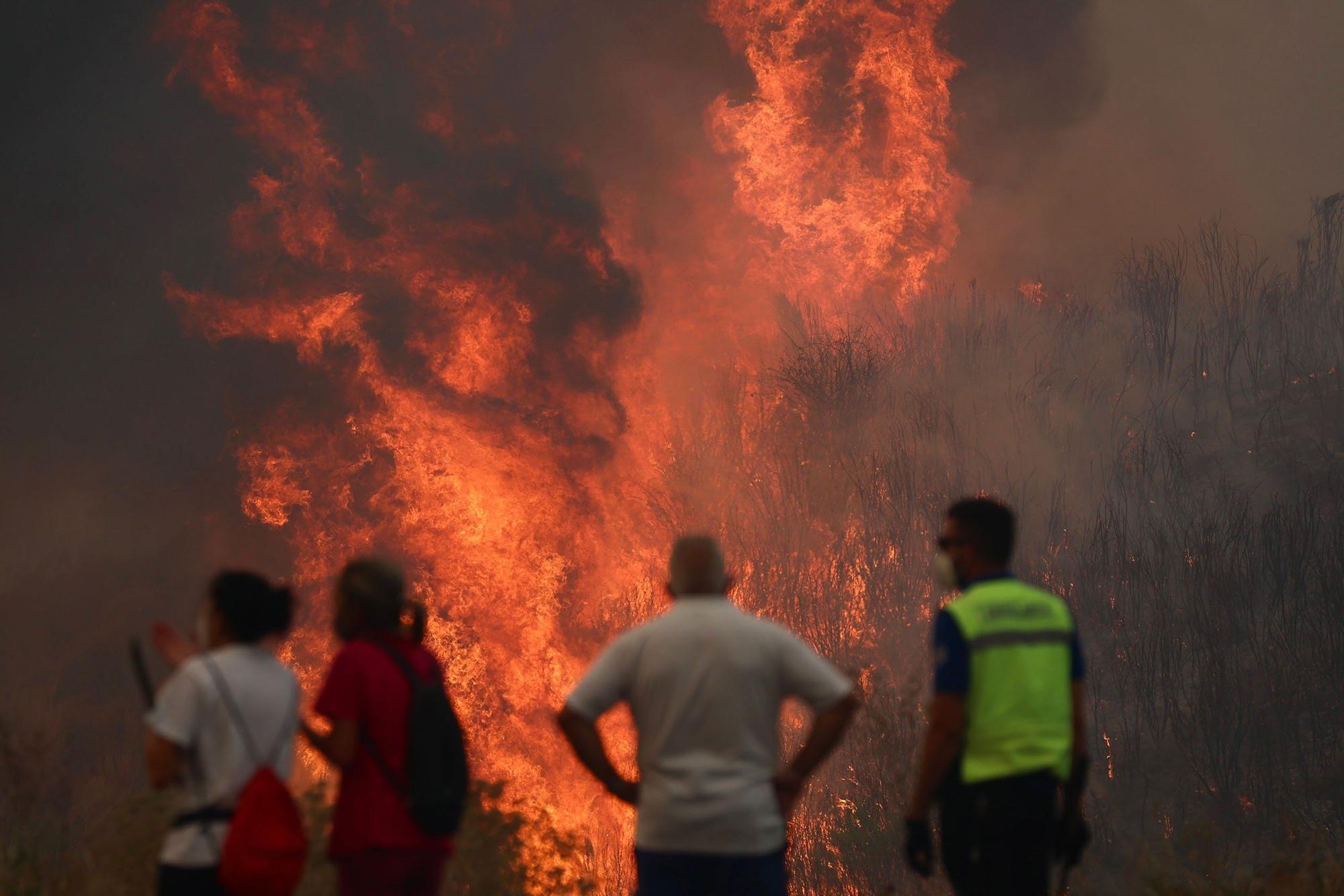Semana negra de incendios: Cuatro muertos y 120.000 hectáreas quemadas