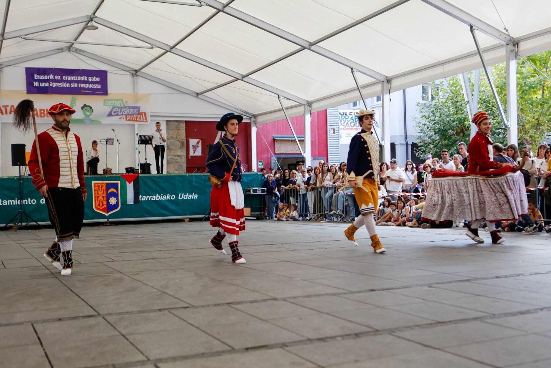 Fotos del chupinazo de fiestas de Villava-Atarrabia
