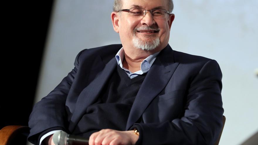 La UE pide el “rechazo internacional” del ataque contra Rushdie