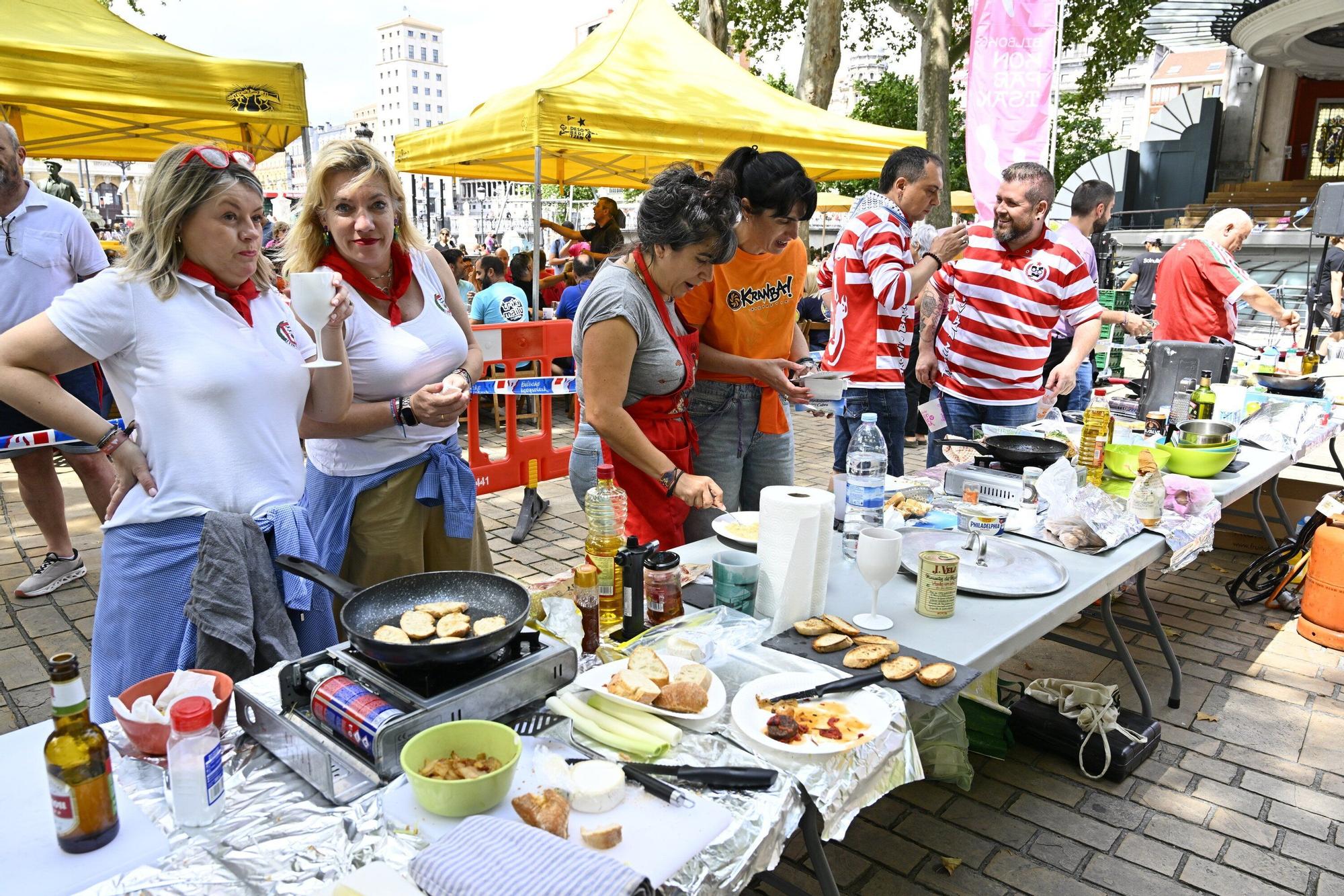 En imágenes: Bilboko Konpartsak calienta motores para Aste Nagusia