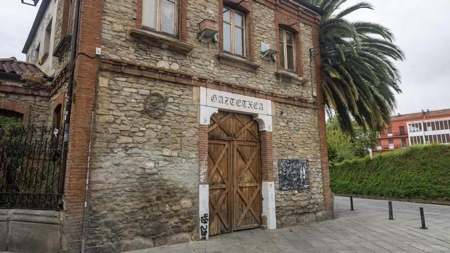 Aparecen esvásticas en las puertas del Gaztetxe de Vitoria