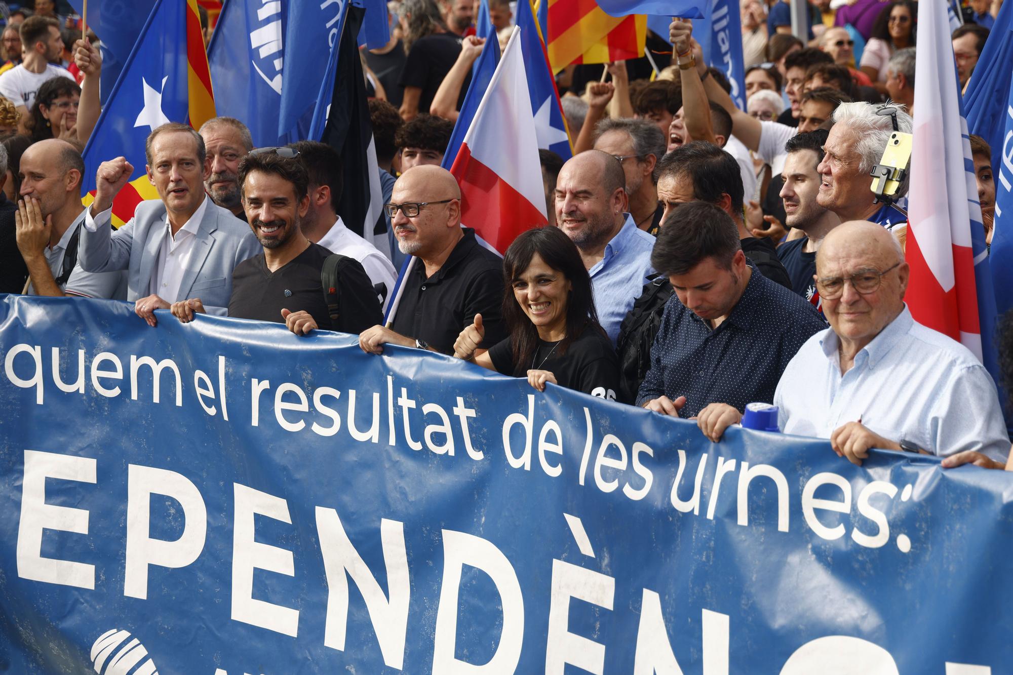 Unos 41.500 independentistas se manifiestan en la Diada en Barcelona, Girona y Tortosa