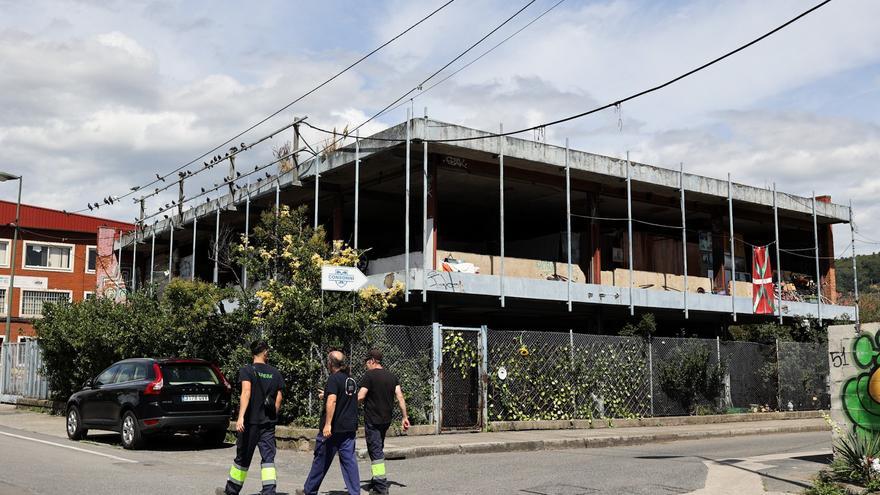 Bilbao acelerará los derribos de los pabellones de Zorrotzaurre en colaboración con la comisión gestora