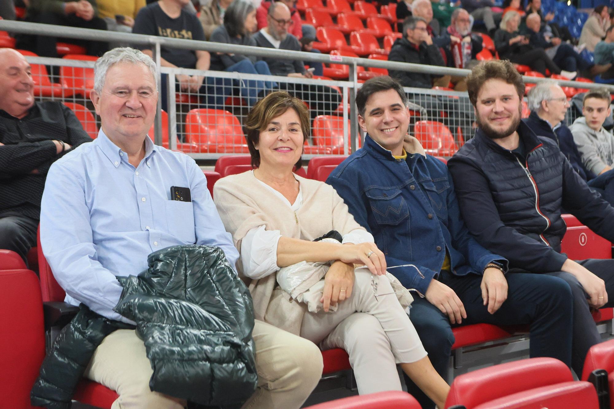 En imágenes: ¡Búscate en las gradas del Buesa Arena en el Baskonia - La Laguna Tenerife!