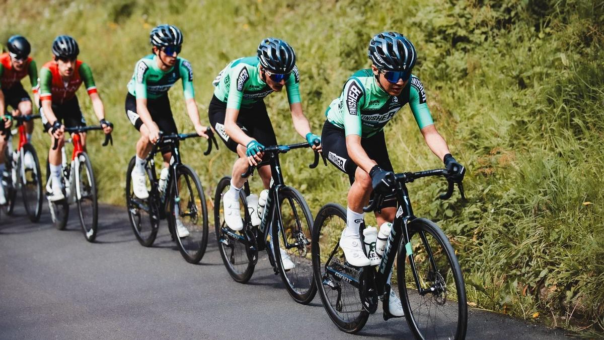 Ciclistas del Finisher, en una de las pruebas.