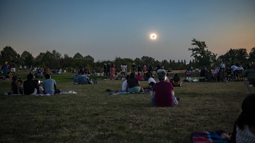 Olarizu se llena para presenciar el eclipse