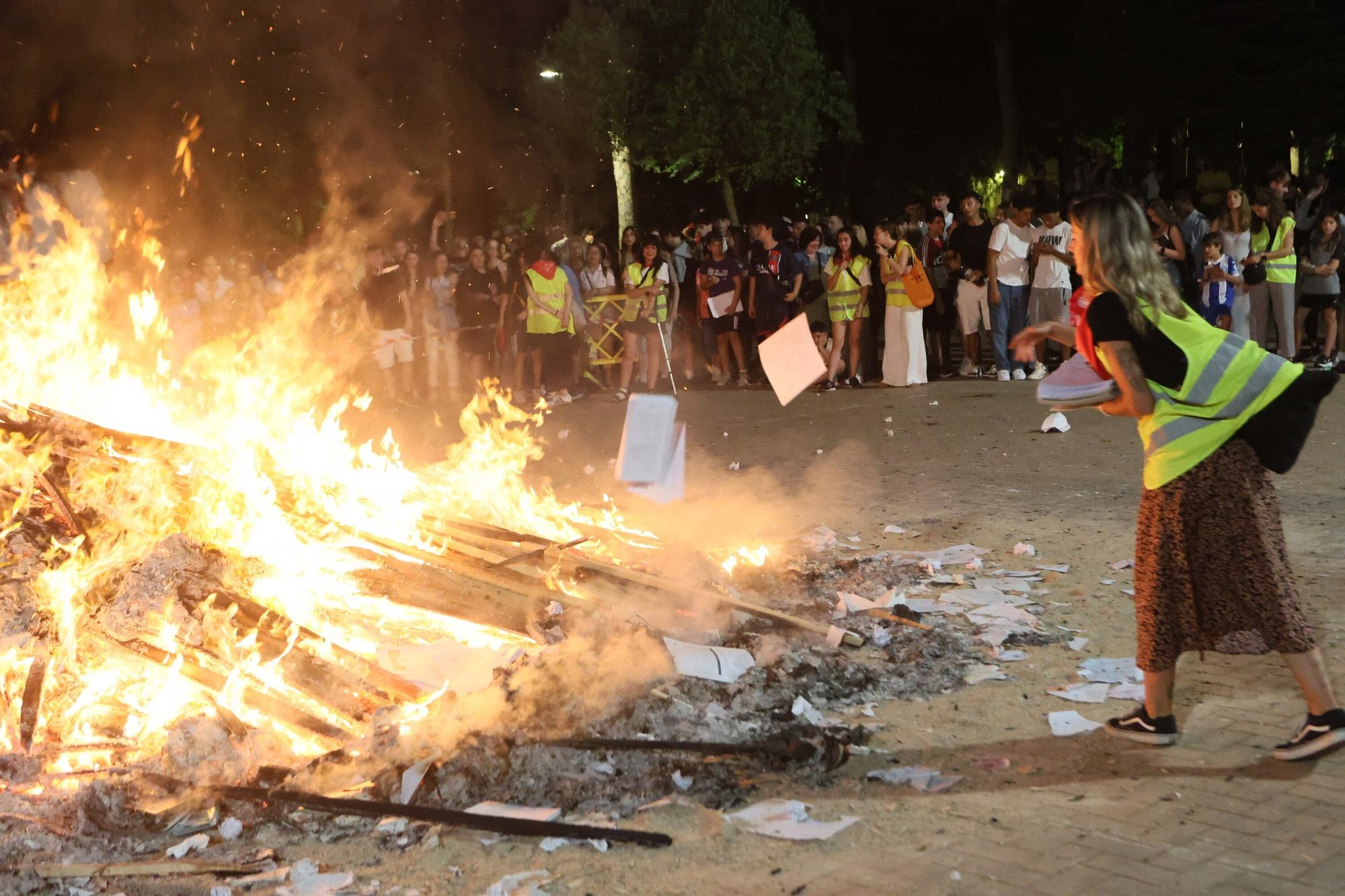 En imágenes: Judimendi y Lakua-Arriaga celebran la noche de San Juan