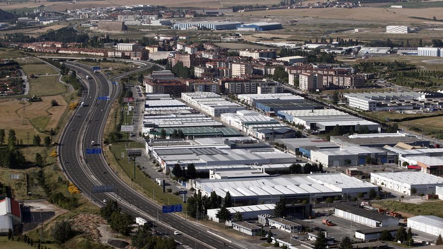 Sin heridos tras el incendio en una nave industrial en el polígono Talluntxe de Noáin