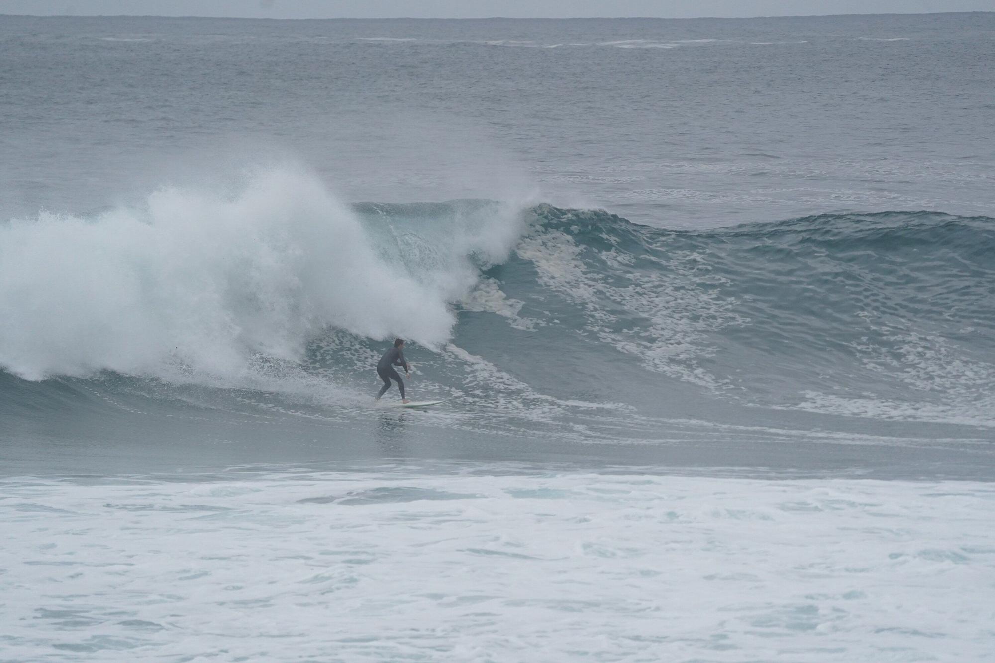 En imágenes: "La comunidad del surf está como loca, suele haber pocos días al año con olas como estas"