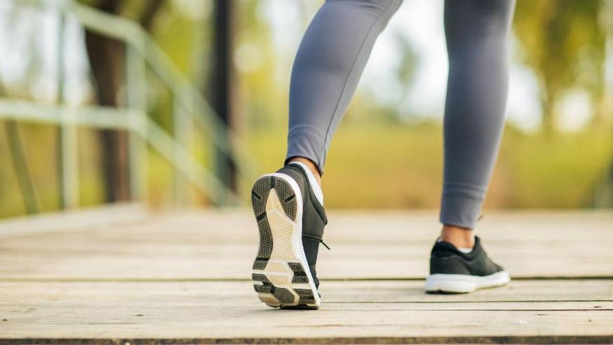 Walking yoga: relájate y mantente en forma sin pisar el gimnasio
