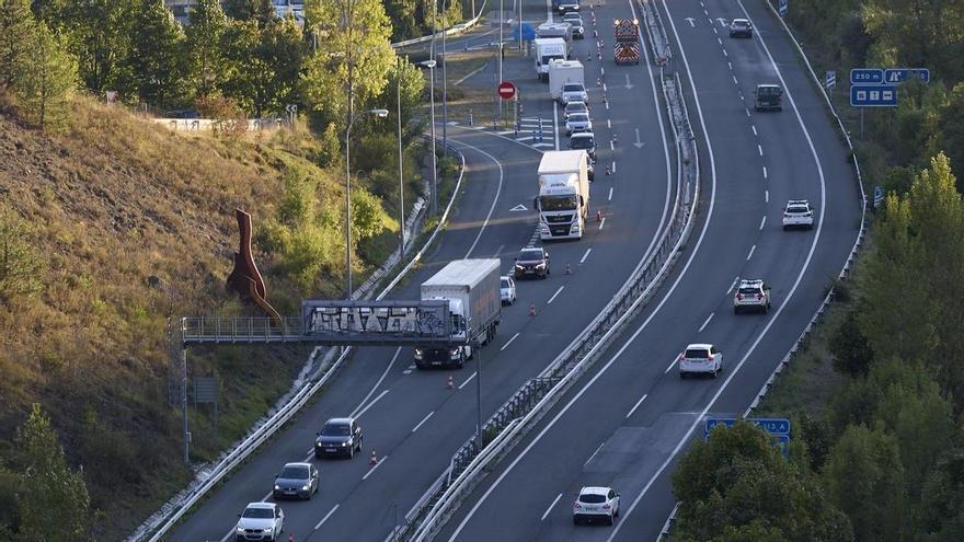 Una sentencia en Navarra indemniza con 600.000 euros a 45 transportistas por el cártel de camiones
