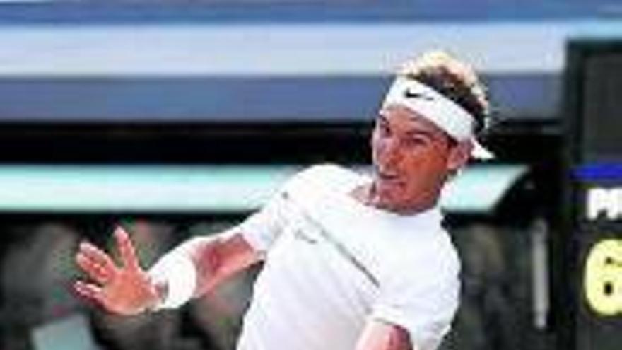 Nadal y Federer divisan la cima