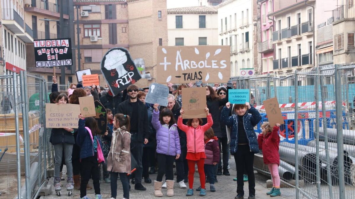 La cabeza de la manifestación con Diego Caro, el organizador, en el centro