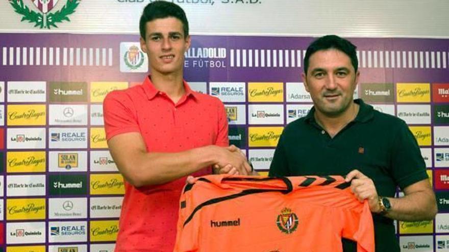 Kepa Arrizabalaga, ayer, en su presentación con el Valladolid.Foto: Efe