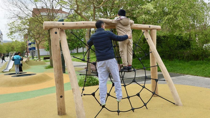 El parque infantil de la calle Getaria vuelve a abrir renovado y listo para el disfrute de las familias