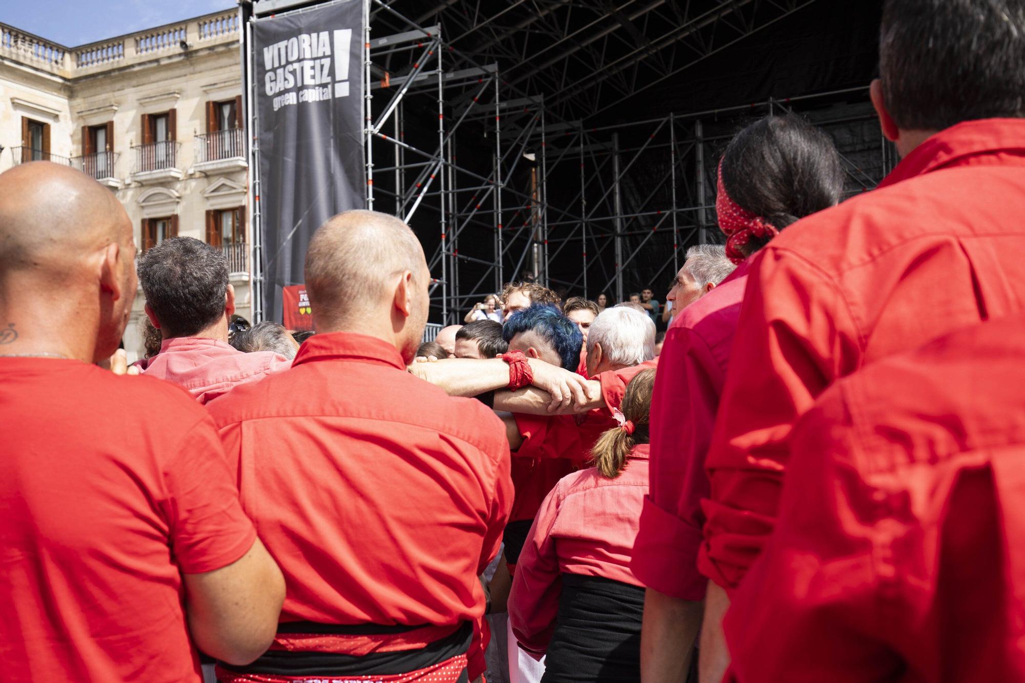 En imágenes: La Plaza Nueva de Vitoria acoge una gran Diada Castellera