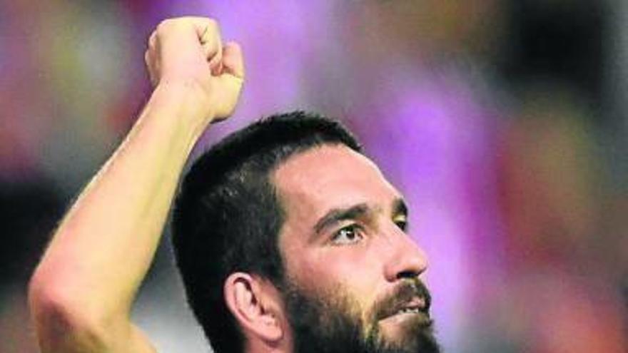 Arda Turan festeja un gol.