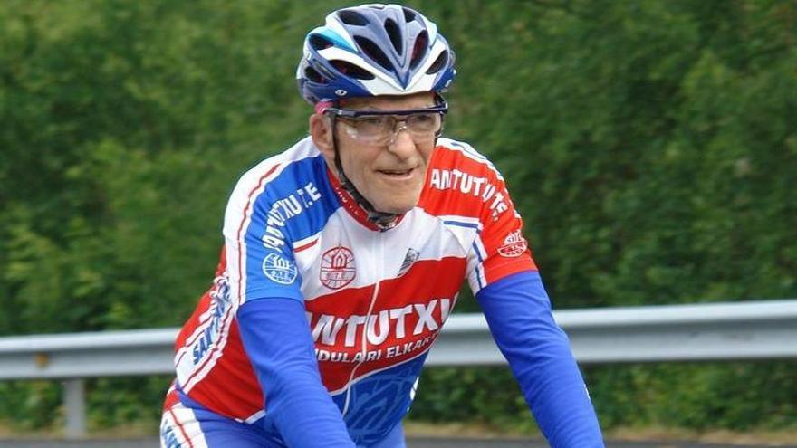 José Antonio Mendia pertenecía a la Sociedad Ciclista de Santutxu, de la que fue presidente