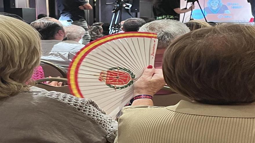¿Qué hace un escudo franquista en un acto de UPN?