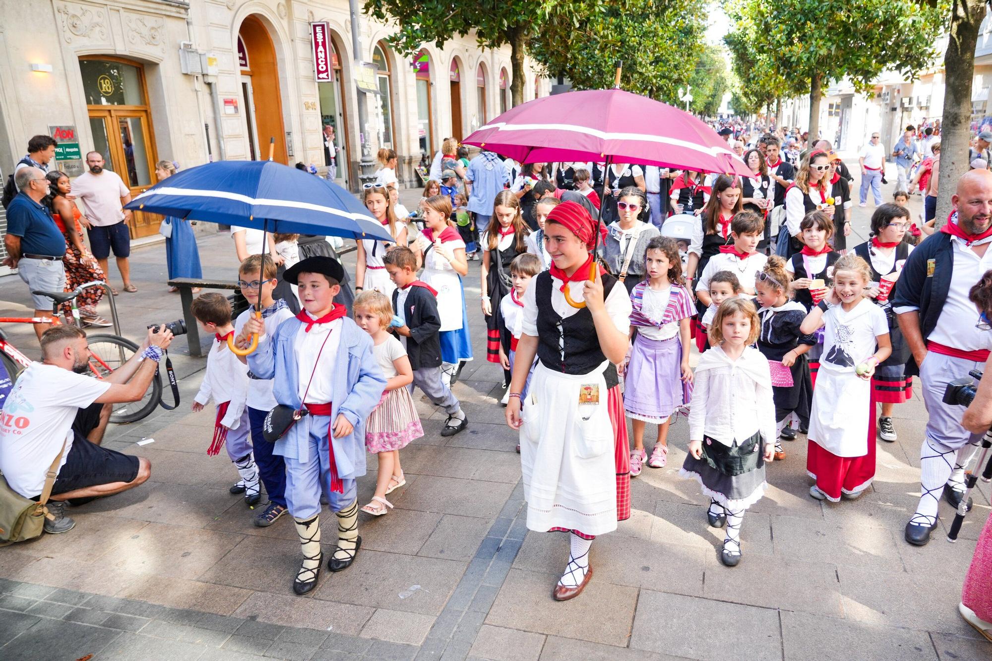 En imágenes: Celedón Txiki y Edurne lideran el paseíllo a pesar del calor