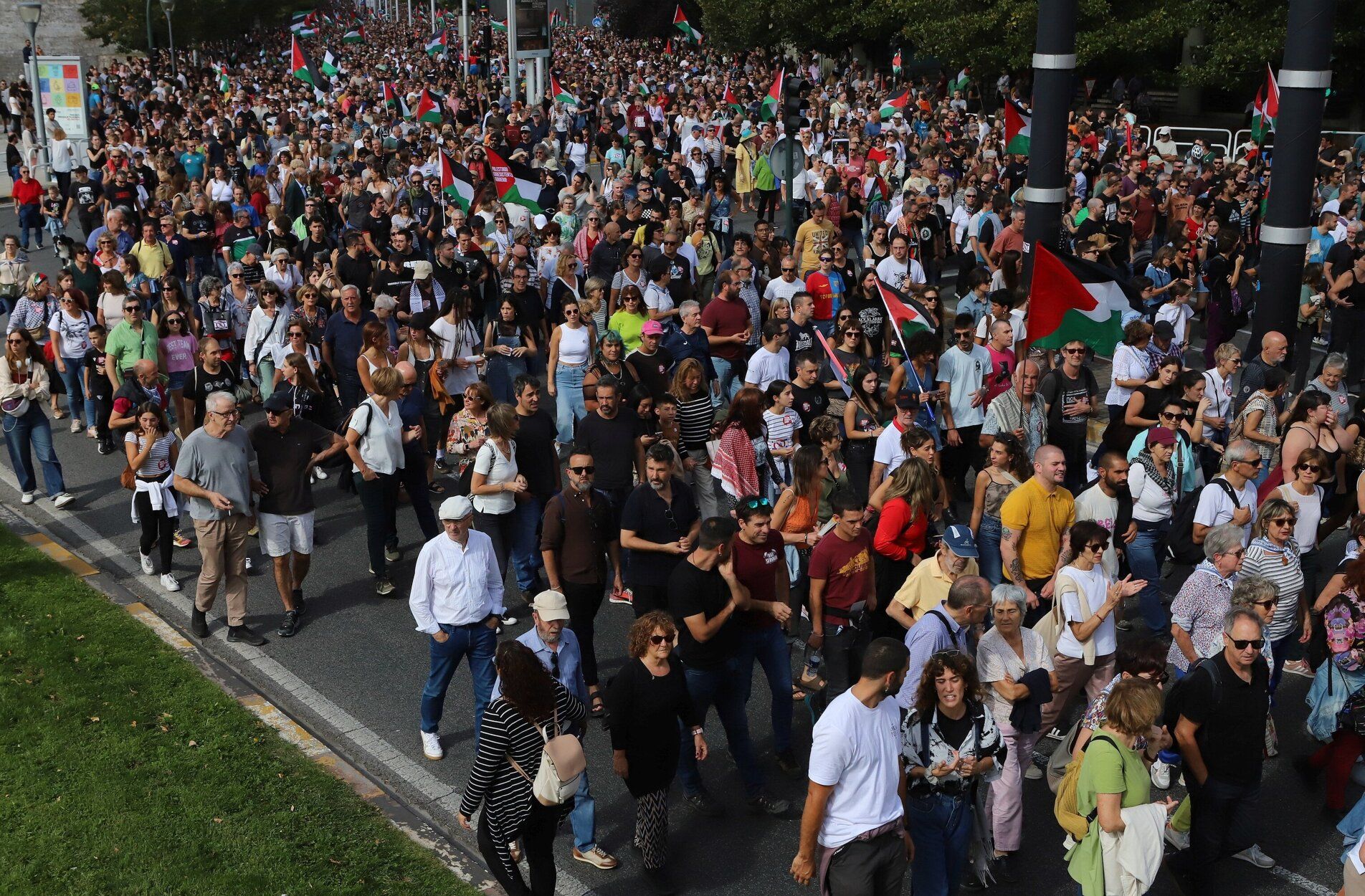 Fotos de la concentración en apoyo a Palestina en Pamplona este sábado