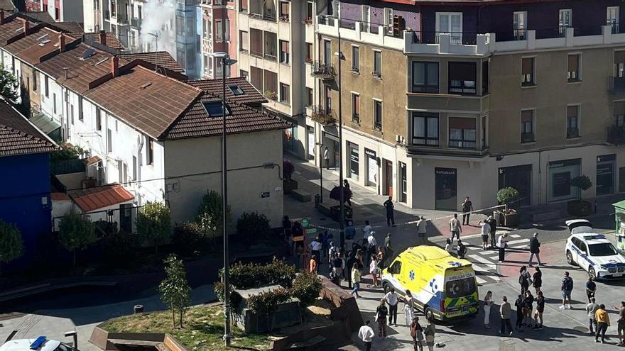 Atienden a cinco personas por un incendio en un piso de Getxo
