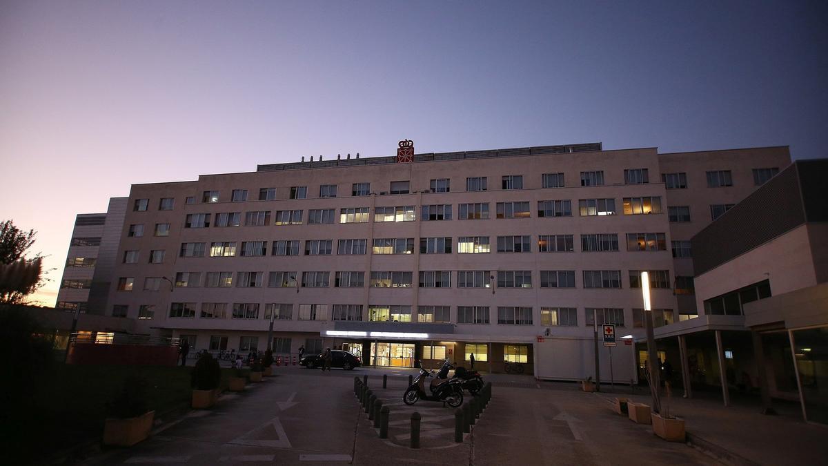 Imagen de la fachada del edificio de Maternidad del Complejo Hospitalario de Navarra (CHN).
