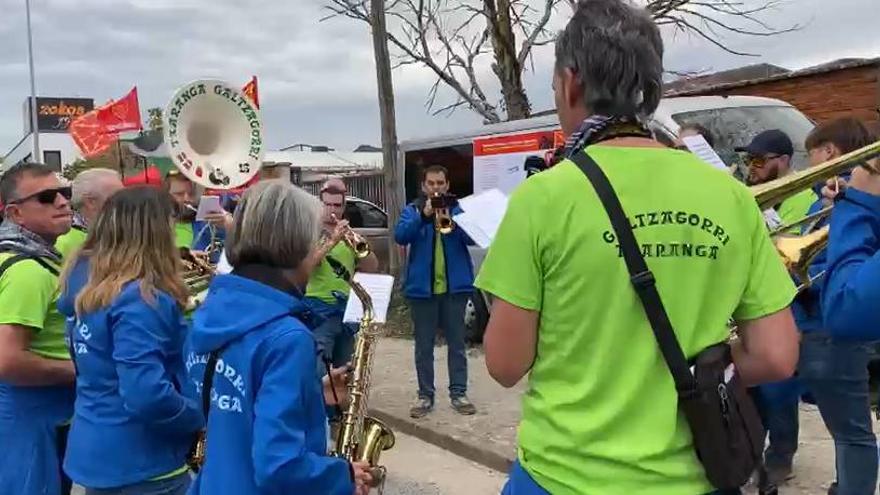 Galtzagorri Txaranga anima el ambiente del Oinez Gunea