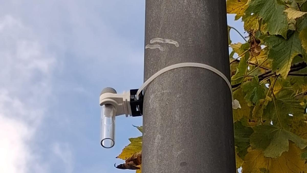 Una de las probetas colocadas en la ciudad.