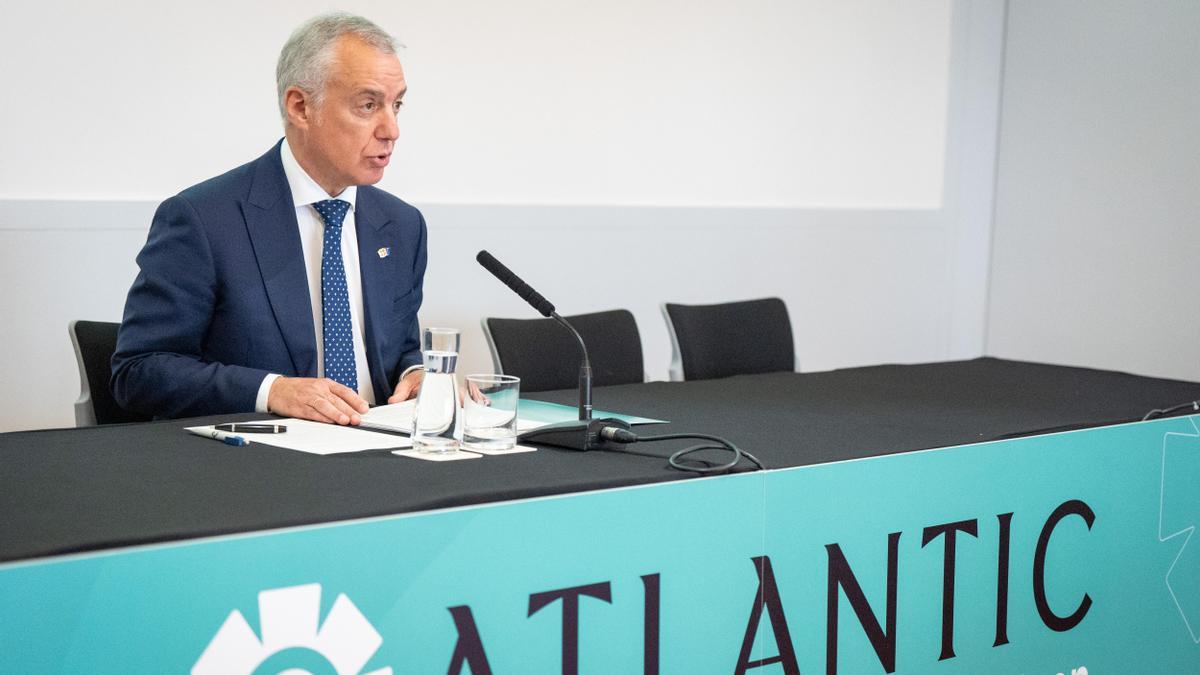 El exlehedakari Iñgo Urkullu durante una rueda de prensa posterior a la reunión del Patronato de eAtlantic Fundazioa
