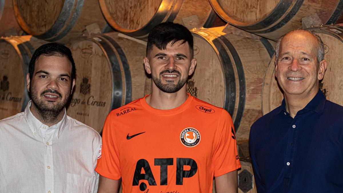 Presentación del nuevo jugador, Mykola Mykytiuk, en las Bodegas Pago de Cirsus.
