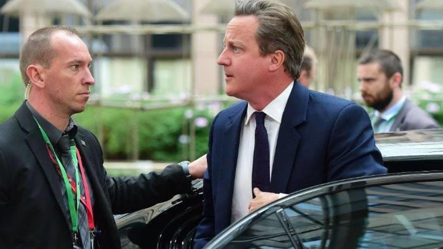 El primer ministro, David Cameron, con gesto serio tras revelarse el contenido de su última biografía no autorizada.